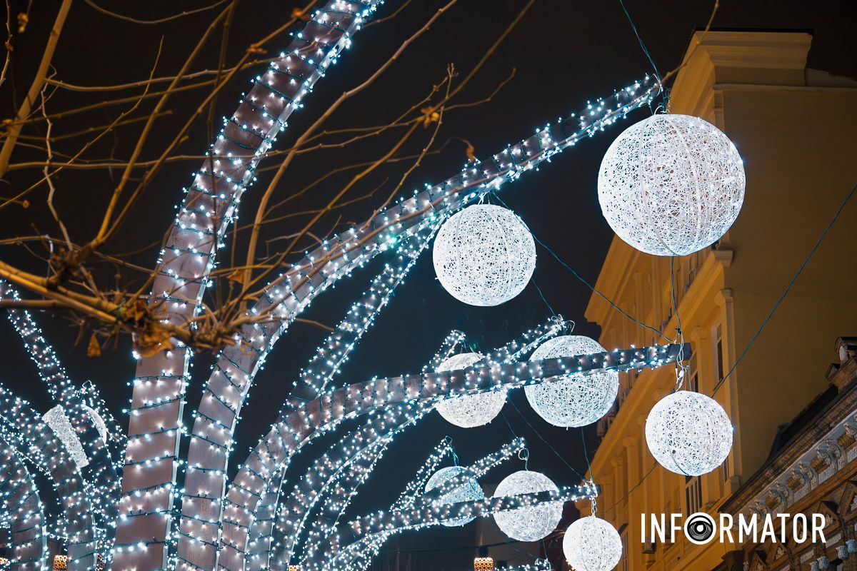 Иллюминация, которая очаровывает и дарит настроение: как выглядит улица Короленко в Днепре 13