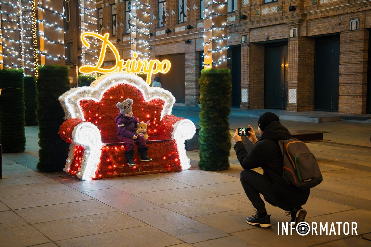 Иллюминация, которая очаровывает и дарит настроение: как выглядит улица Короленко в Днепре 17