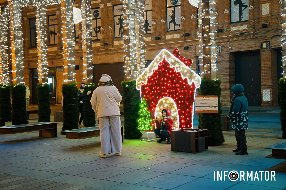 Иллюминация, которая очаровывает и дарит настроение: как выглядит улица Короленко в Днепре 19