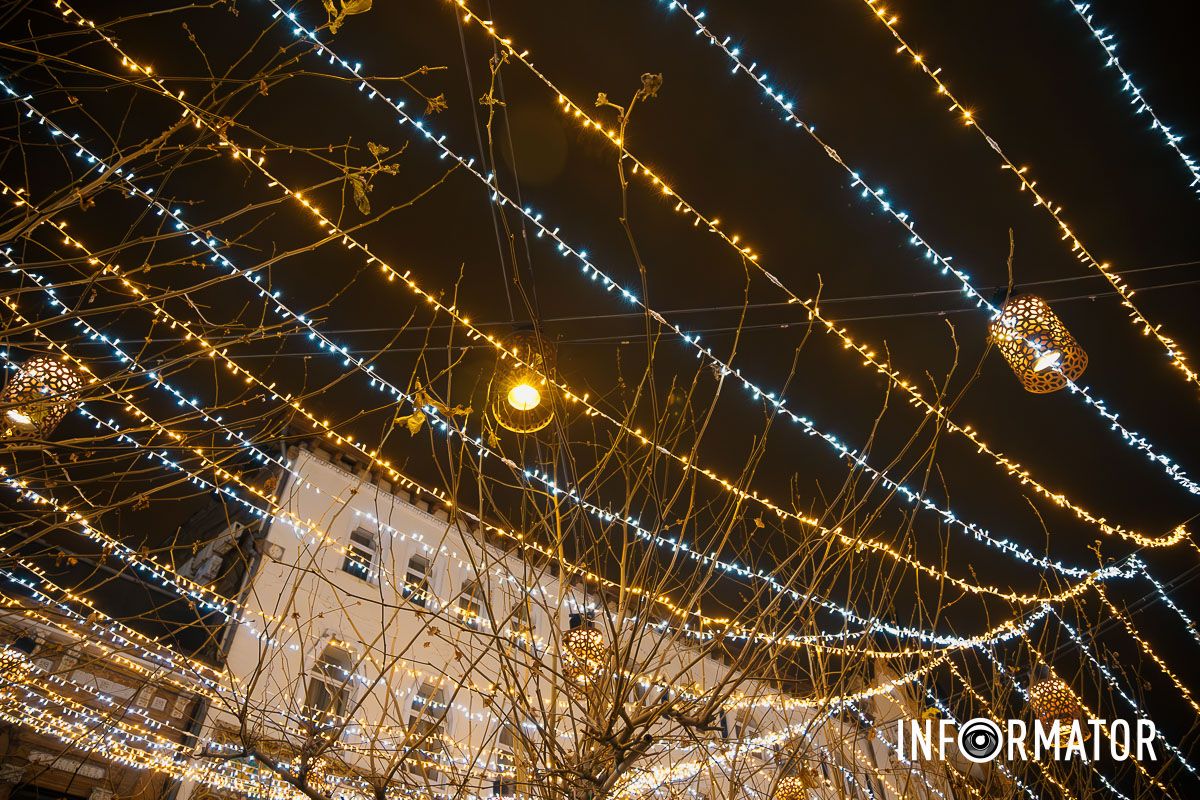 Иллюминация, которая очаровывает и дарит настроение: как выглядит улица Короленко в Днепре 24