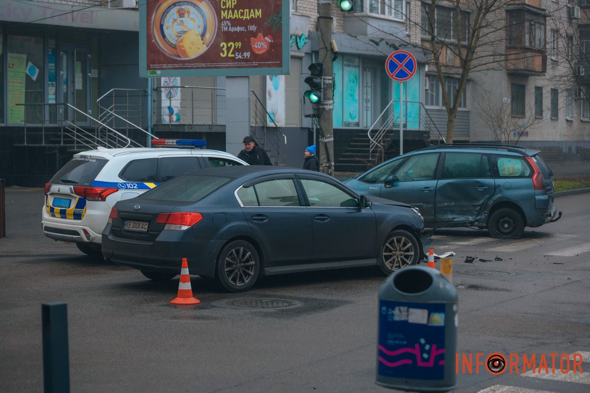 Столкновение произошло на перекрестке улицы Олеся Гончара и улицы Паторжинского ДТП 2