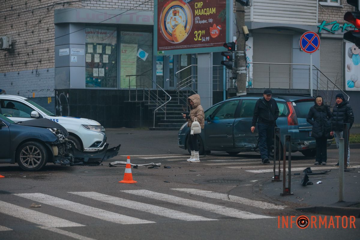 следствие столкновения в Citroen памятная боковая часть ДТП 5