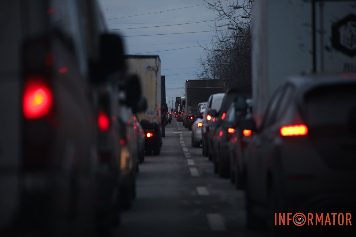 Аварія з чотирма машинами та тролейбусом на Слобожанському у Дніпрі: утворився затор 14