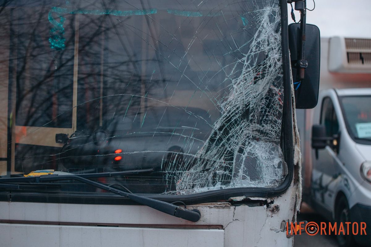 Аварія з чотирма машинами та тролейбусом на Слобожанському у Дніпрі: утворився затор 5