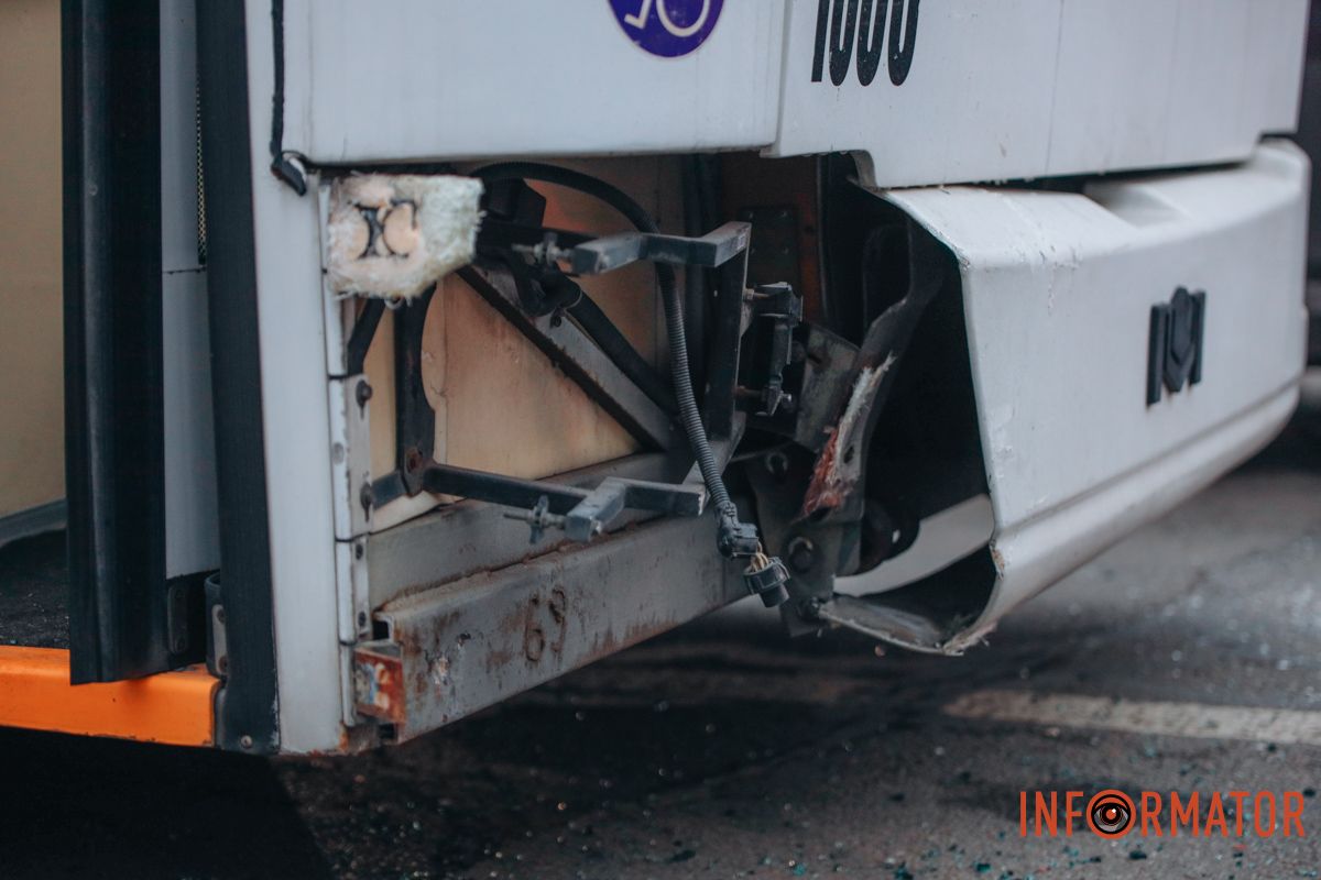 Аварія з чотирма машинами та тролейбусом на Слобожанському у Дніпрі: утворився затор 6