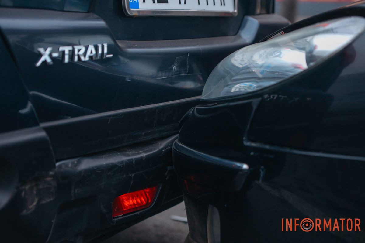 Аварія з чотирма машинами та тролейбусом на Слобожанському у Дніпрі: утворився затор 8