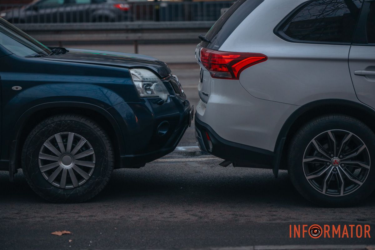 Аварія з чотирма машинами та тролейбусом на Слобожанському у Дніпрі: утворився затор 10