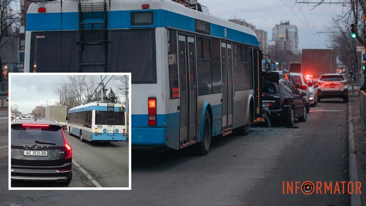 Відео моменту: у Дніпрі на Слобожанському сталася аварія з декількома легковиками, вантажівкою та тролейбусом