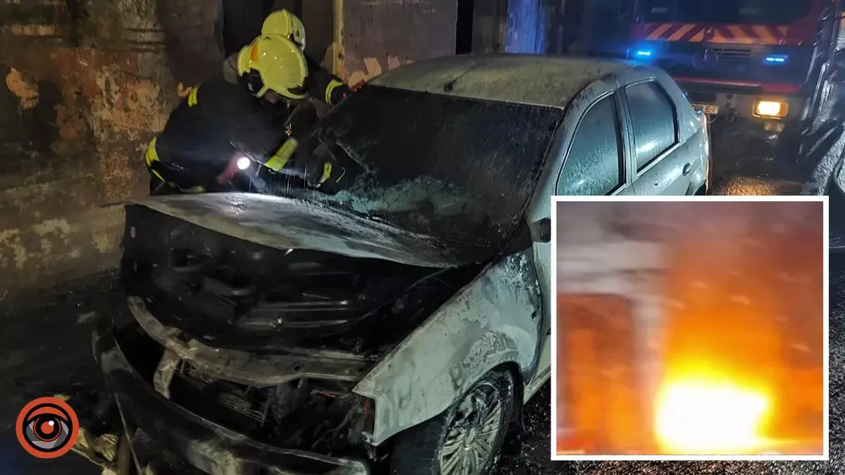 Під шляхопроводом на Миколи Хвильового у Дніпрі загорілася Dacia