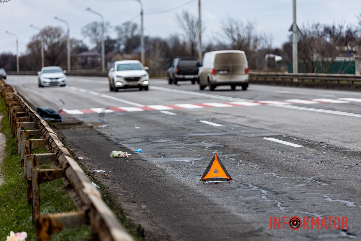 Позаду Mercedes їхали ще дві автівки