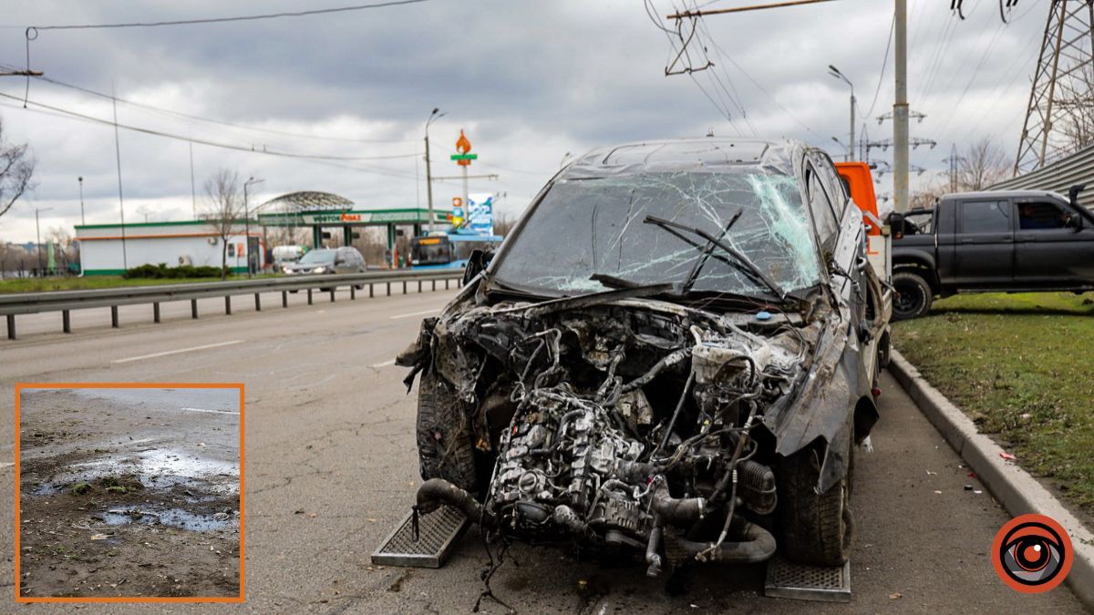 У Дніпрі на Набережній Заводській перекинулася Audi: водій в лікарні