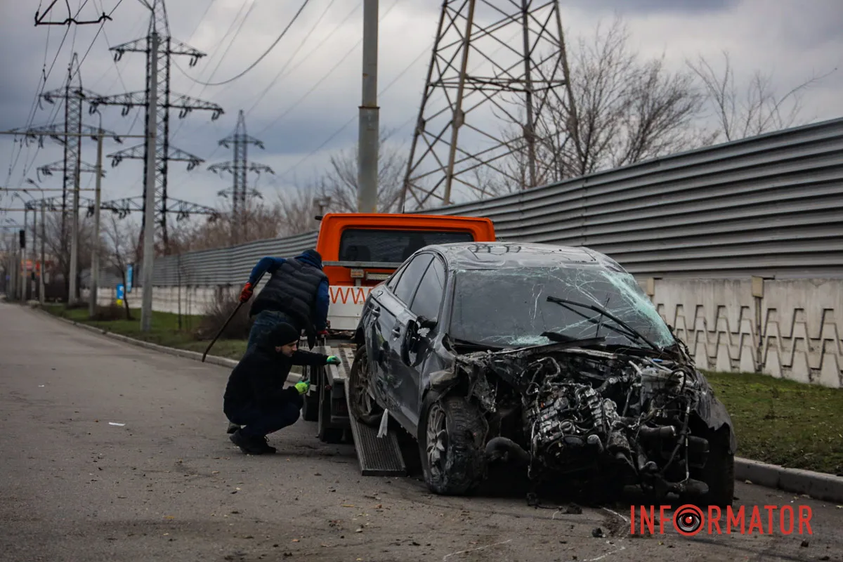 У Дніпрі на Набережній Заводській перекинувся Audi: водій в лікарні 1