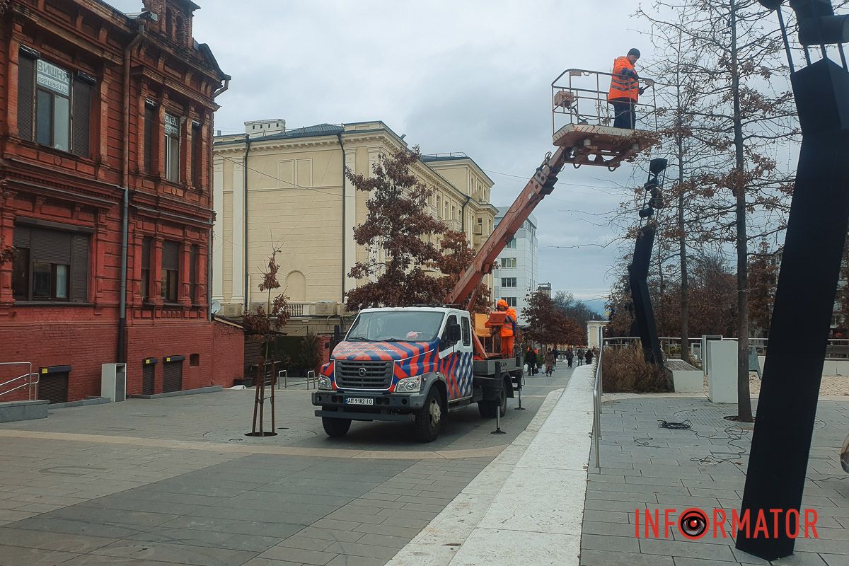 У Дніпрі до зимових свят готують вулицю Яворницького та Успенську площу 7