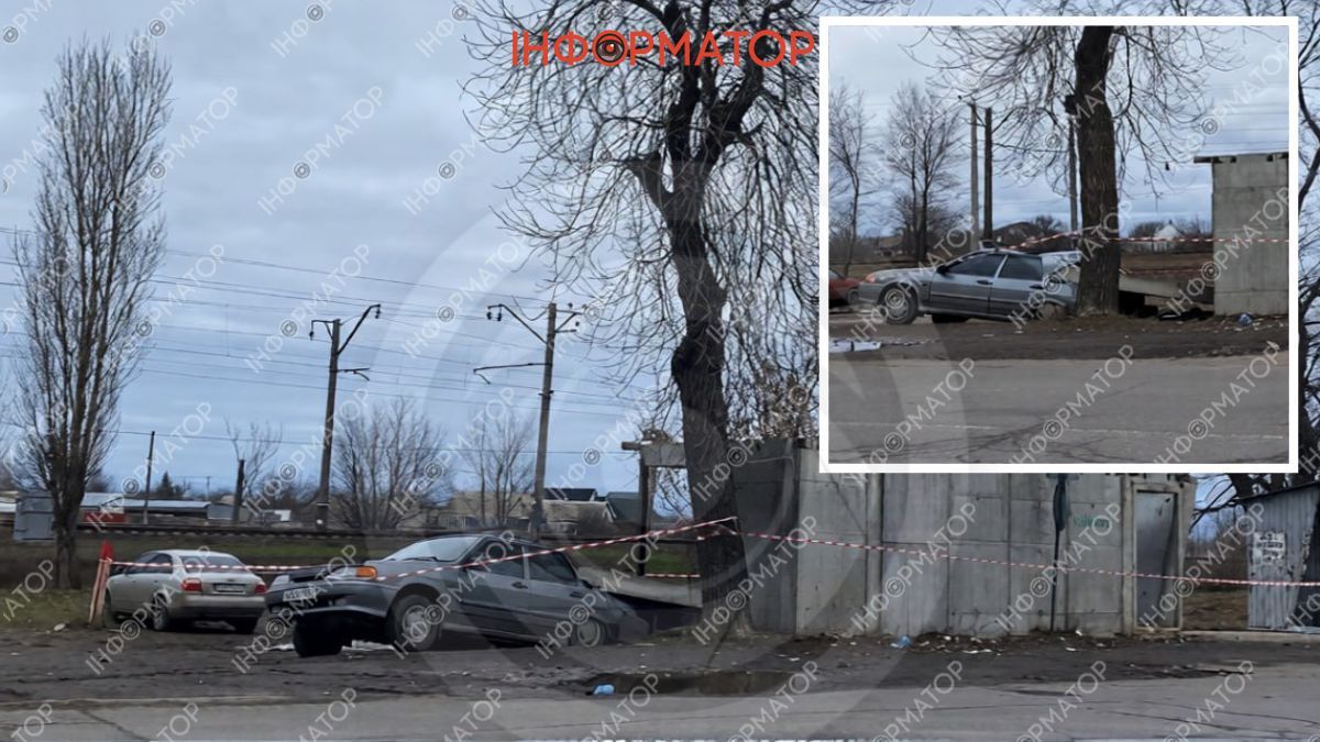 У місті Самар бетонна плита укриття розчавила авто