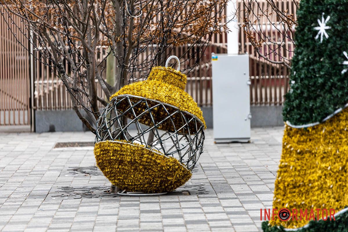 У Дніпрі до зимових свят готують вулицю Яворницького та Успенську площу 17