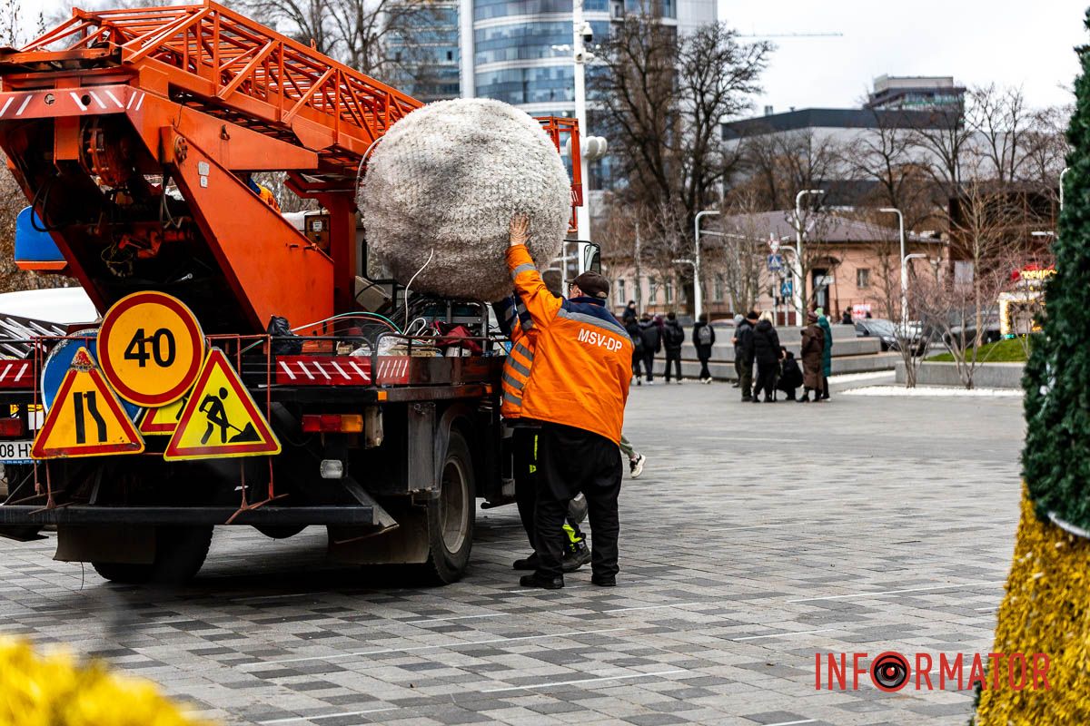 У Дніпрі до зимових свят готують вулицю Яворницького та Успенську площу 23