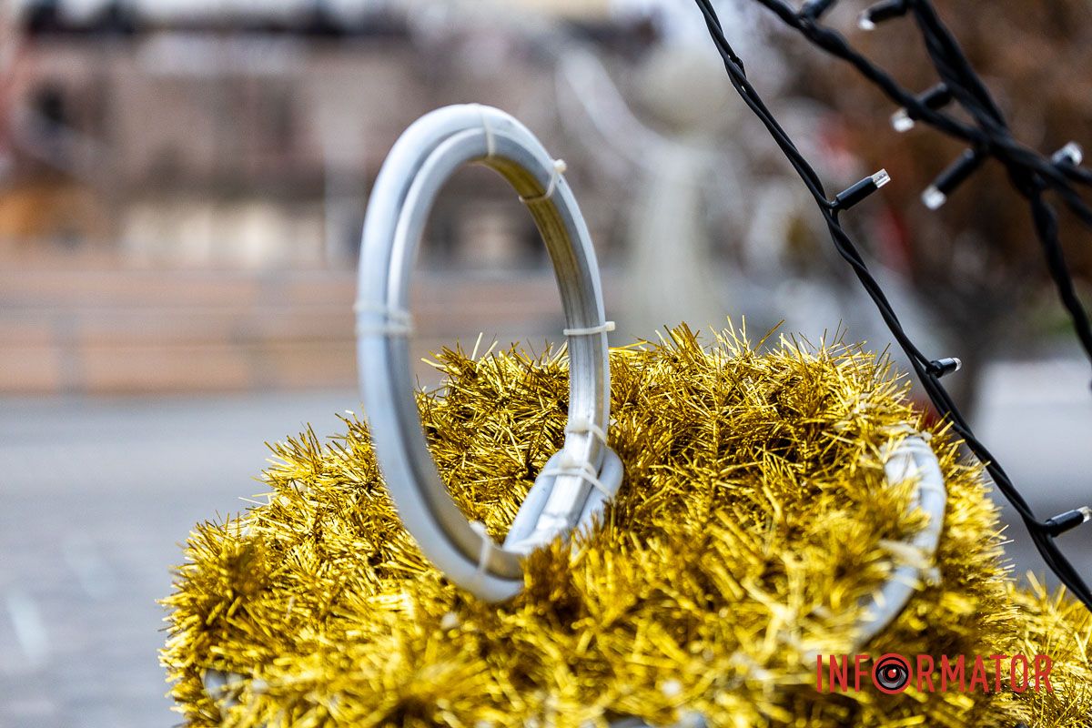 У Дніпрі до зимових свят готують вулицю Яворницького та Успенську площу 24