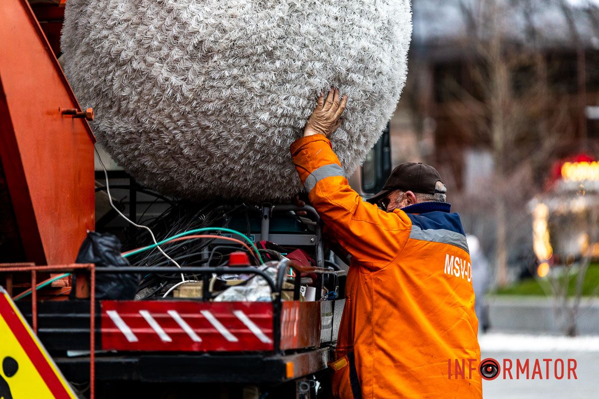 У Дніпрі до зимових свят готують вулицю Яворницького та Успенську площу 25