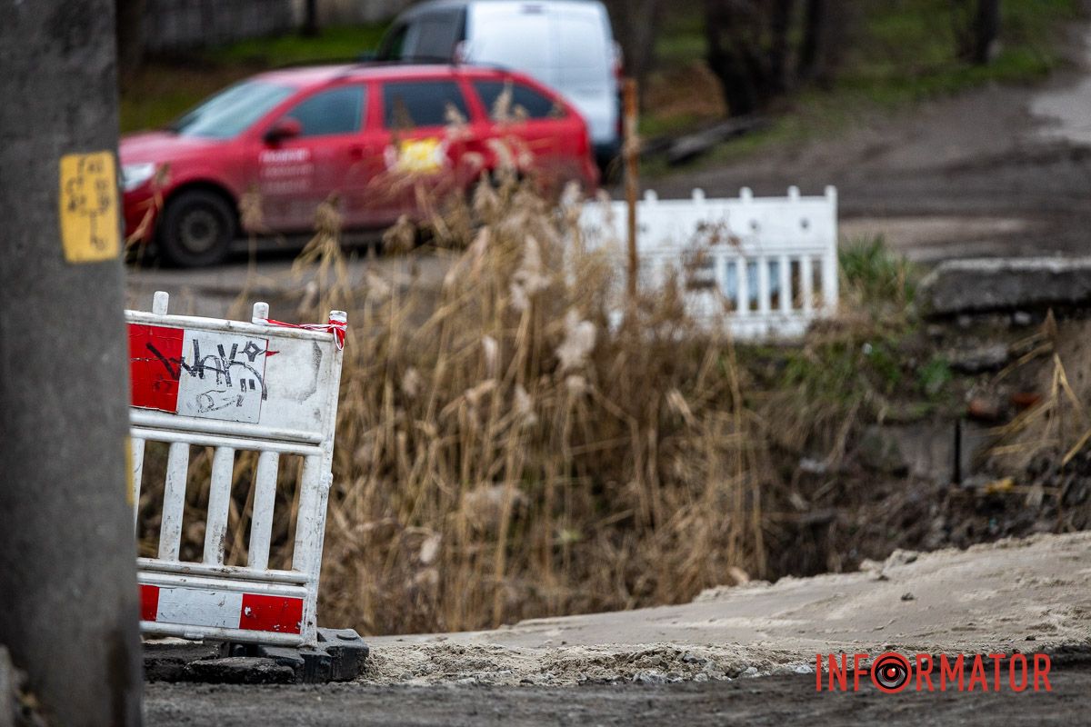Тоді повністю перекрили відрізок дороги від Заплавної до Саперної через аварійний стан зливової каналізації Два місяці заторів позаду: у Дніпрі відкрили рух вулицею Нечуя-Левицького 7