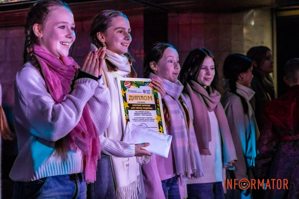 «Ніч перед Різдвом» у метро: як Дніпро колядував на станції «Вокзальна» 19