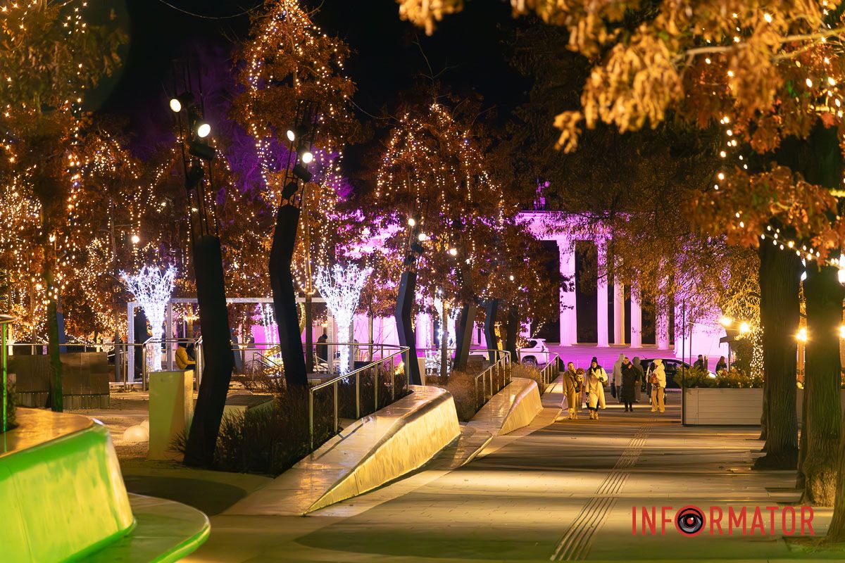 Світло Різдва у центрі Дніпра: як засяяла вулиця Яворницького 6