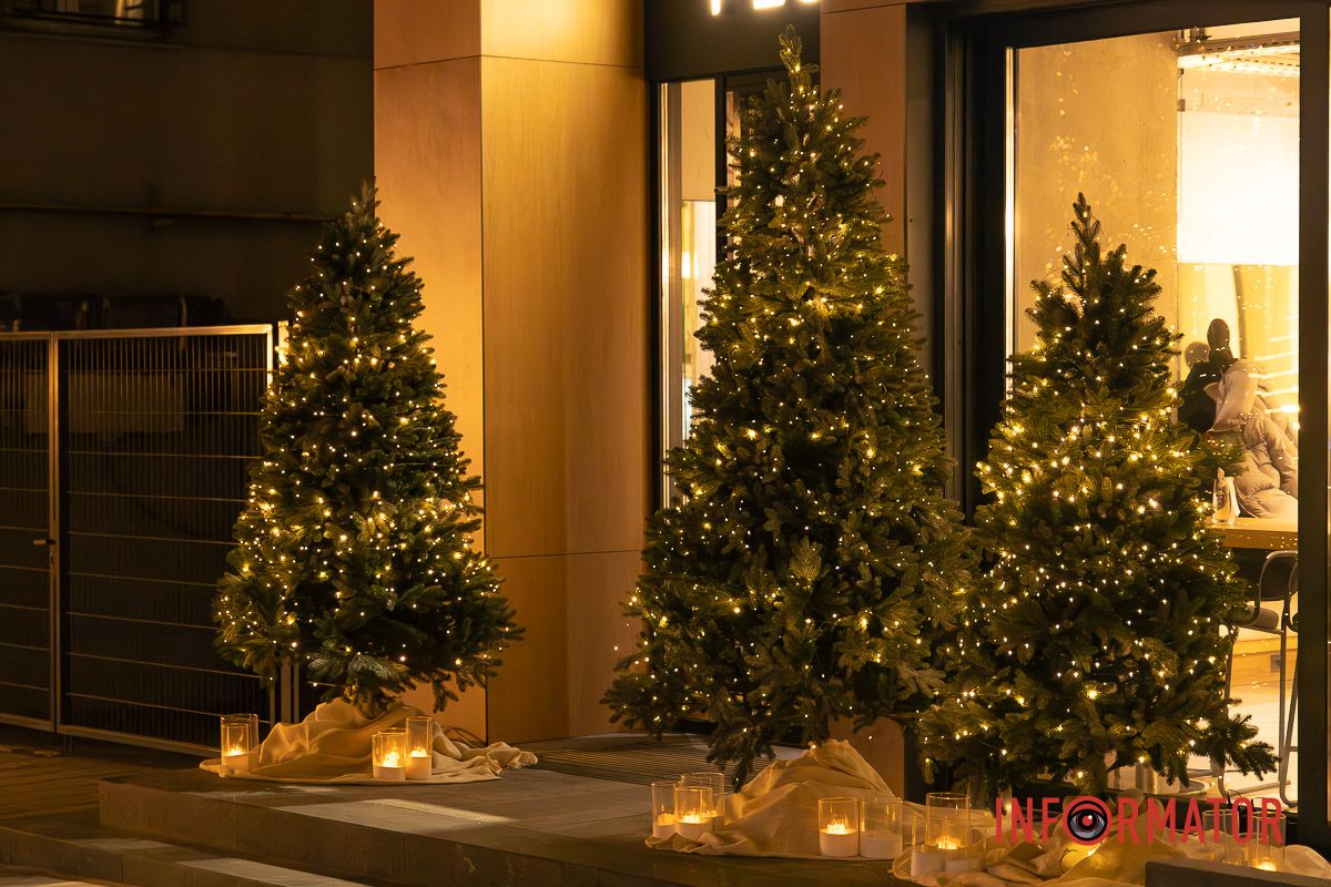 Світло Різдва у центрі Дніпра: як засяяла вулиця Яворницького 10