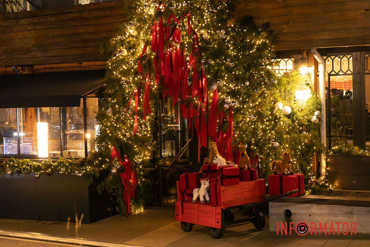 Світло Різдва у центрі Дніпра: як засяяла вулиця Яворницького 12