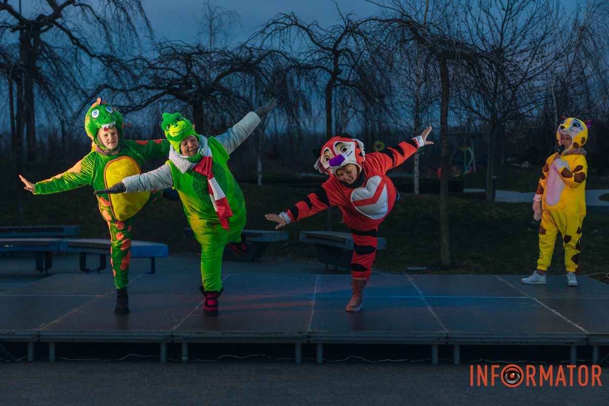 В четверг, 25 декабря, в Днепре в сквере Прибрежный состоялась уютная рождественская встреча