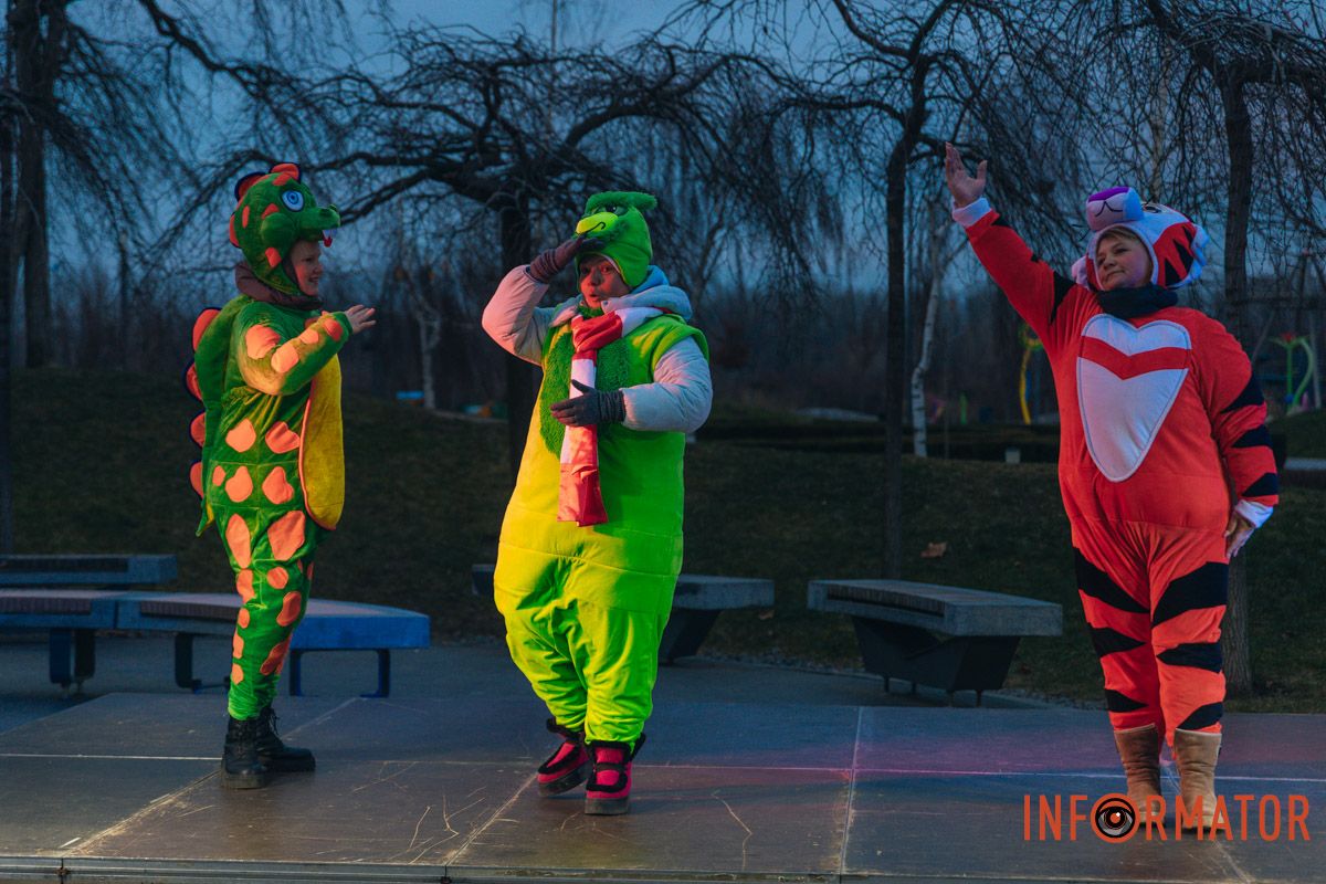 Аниматоры в костюмах проводят конкурсы