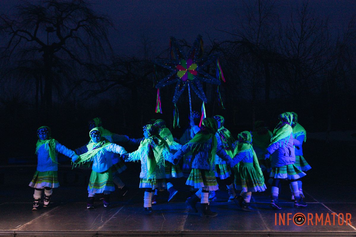 Народные танцы стали гармоничной частью праздничного вечера