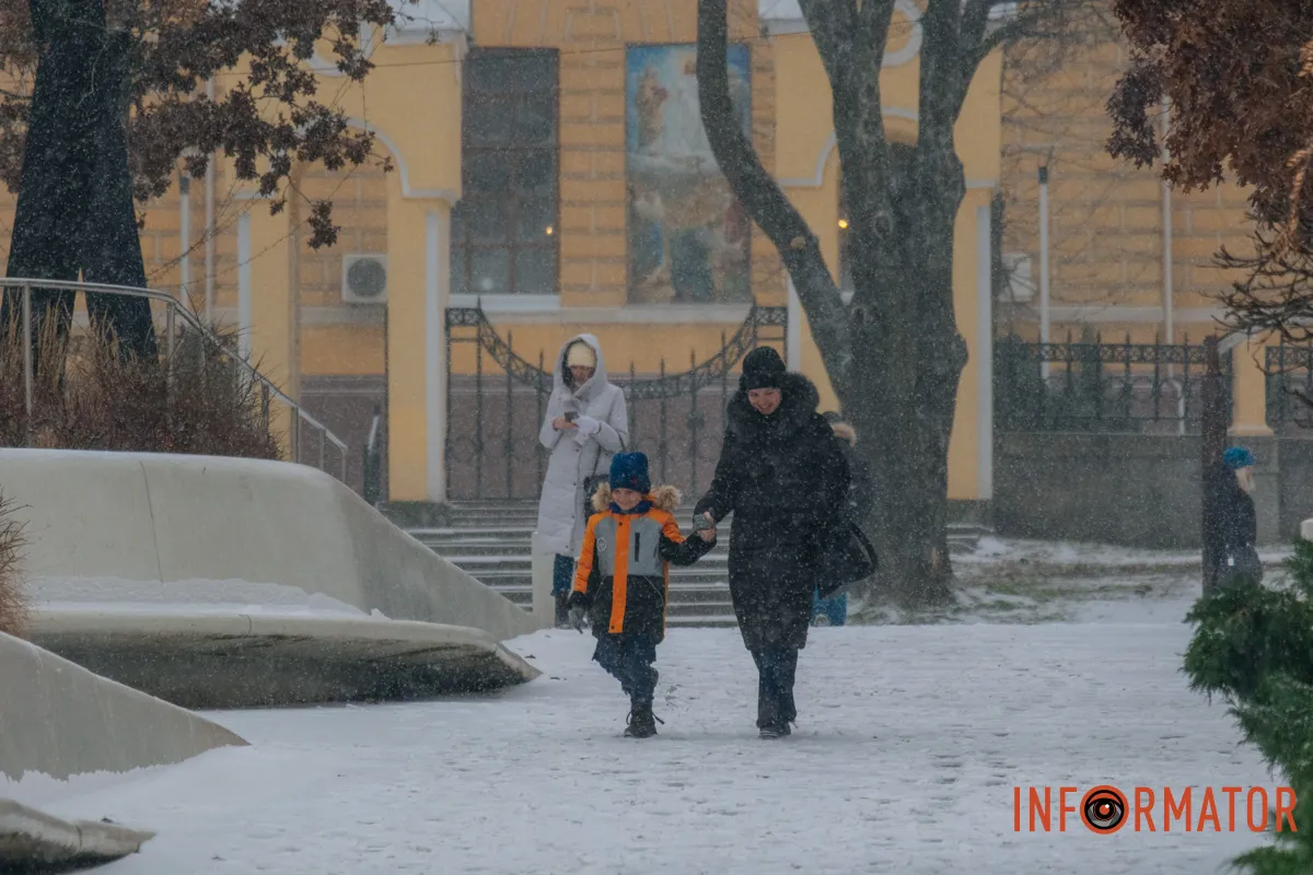 Зранку діткам в школу