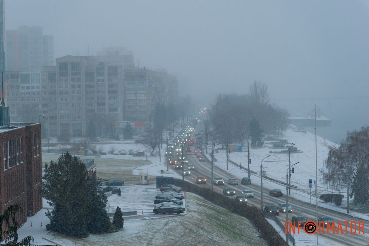 Місто зникає у білій завісі