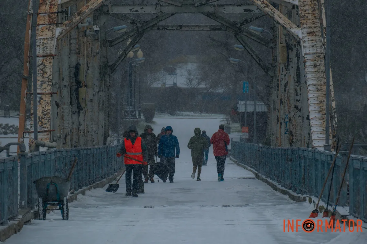 Робота з очищення доріг під час негоди