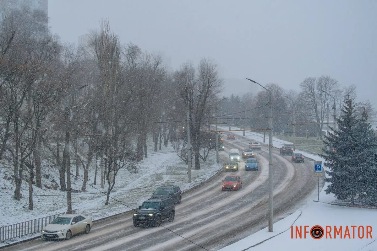 Водії знижують швидкість через снігопад