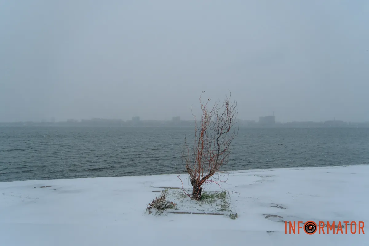 Дніпро у серці зимової стихії