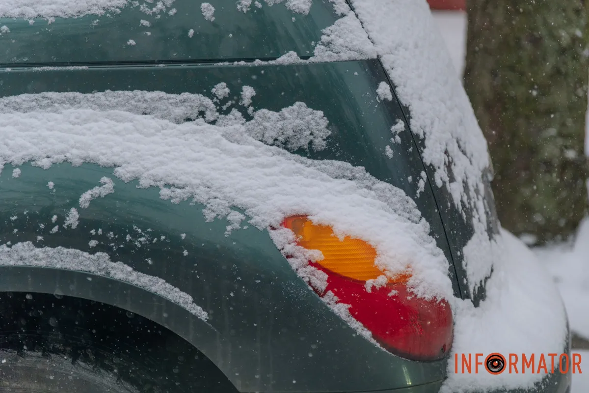 Дорожні умови залишаються складними