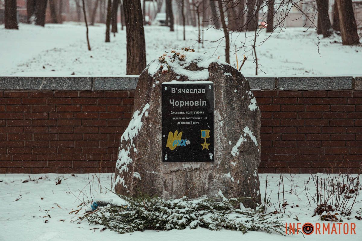 Оновлення меморіальної дошки стало можливим завдяки підтримці небайдужих містян, зокрема допомозі президента яхт-клубу "Січ" В'ячеслава Дідика