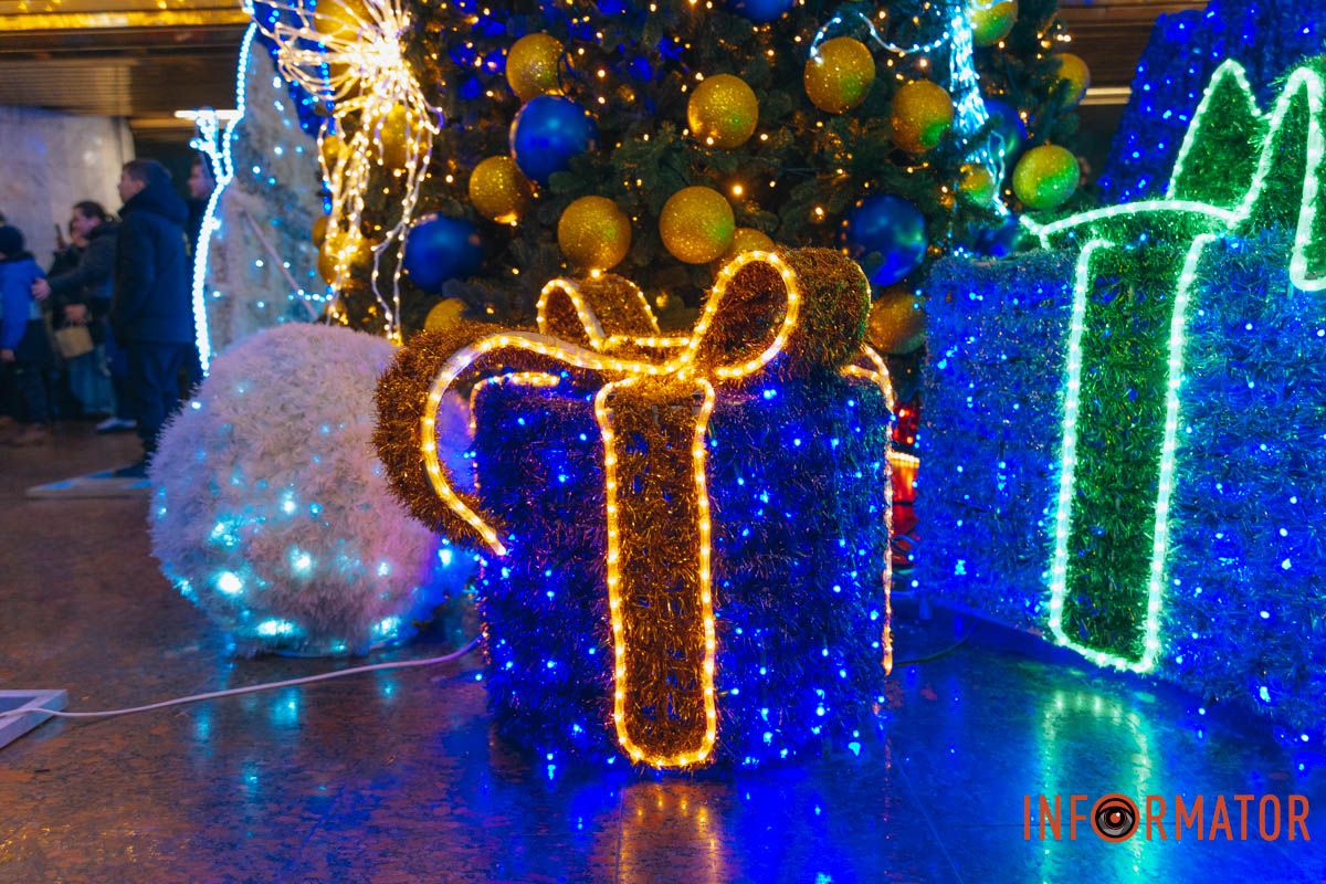 Ялинка стоятиме до 15 січня