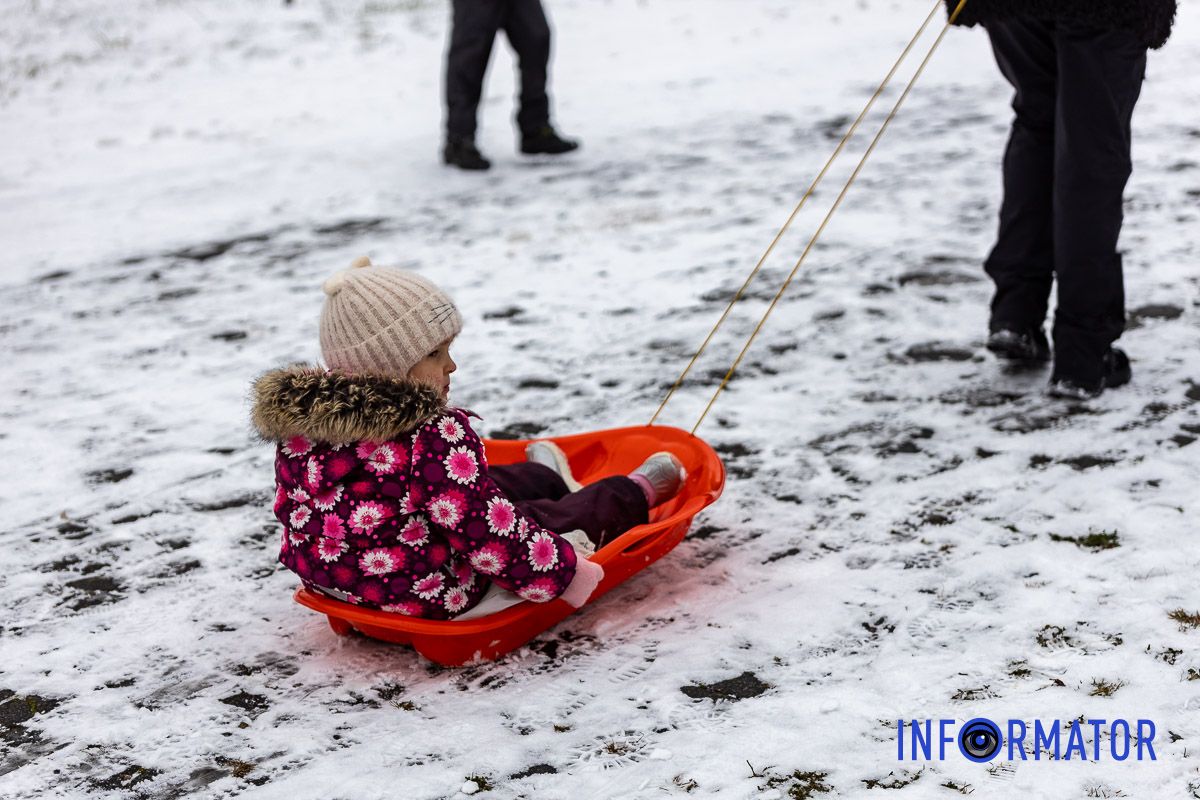 Як виглядає засніжений парк Глоби у Дніпрі 1