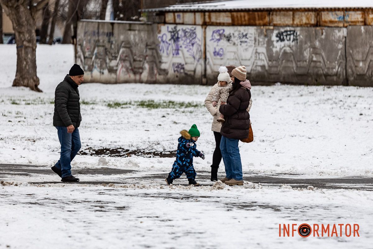 Як виглядає засніжений парк Глоби у Дніпрі 5