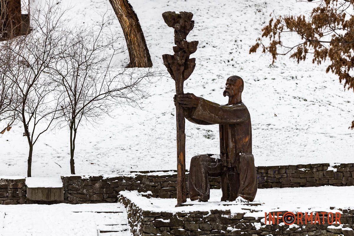 Як виглядає засніжений парк Глоби у Дніпрі 8