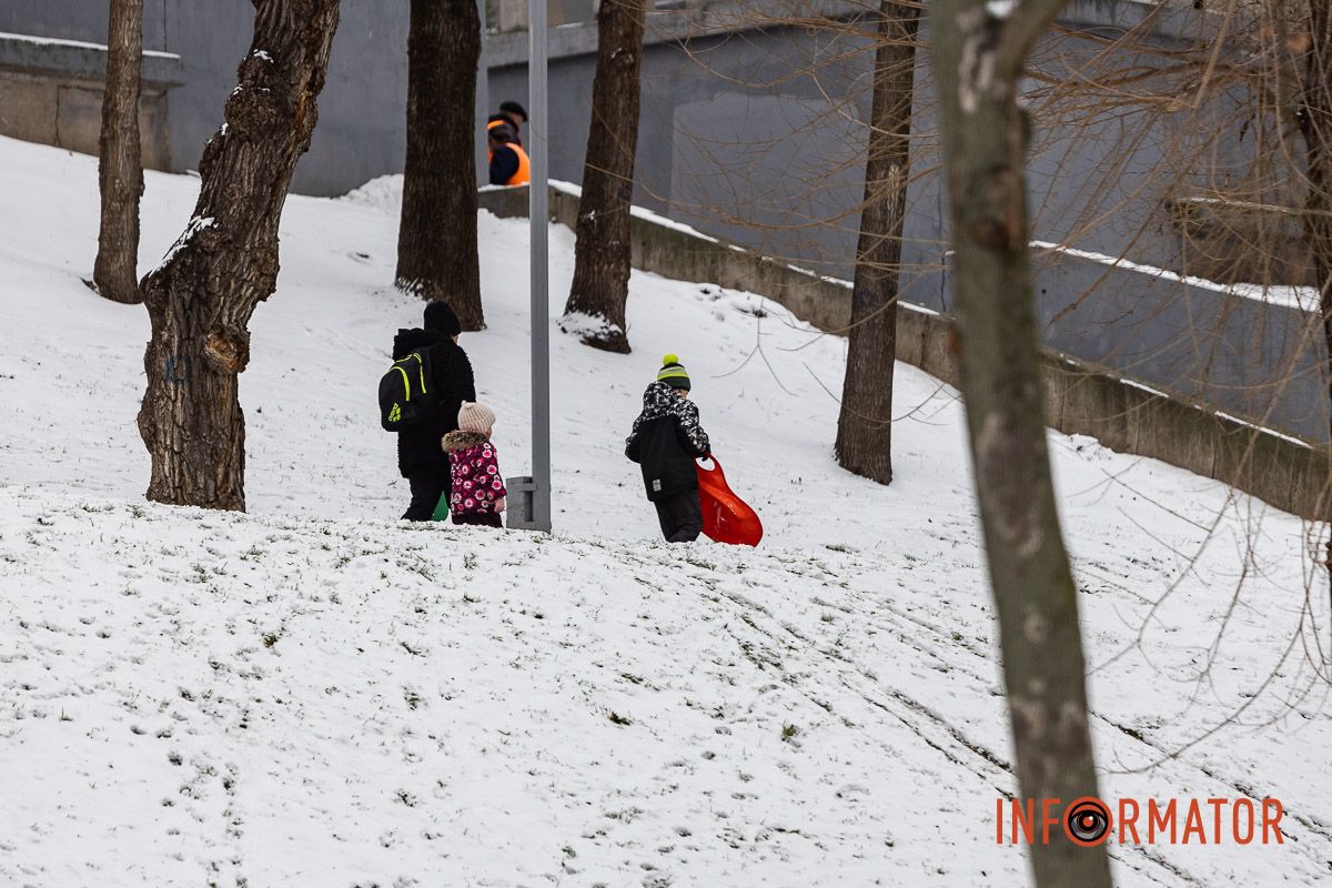 Як виглядає засніжений парк Глоби у Дніпрі 10