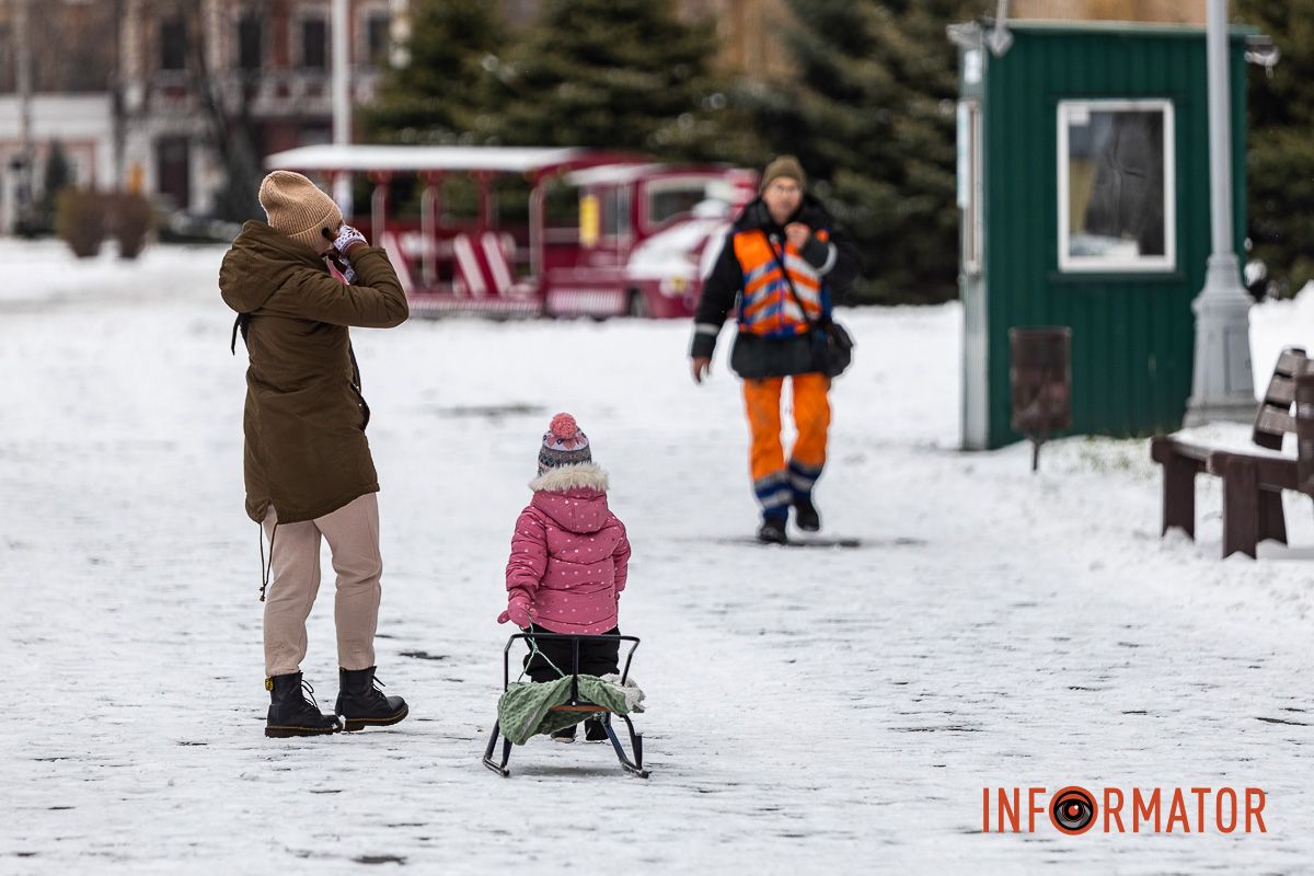 Як виглядає засніжений парк Глоби у Дніпрі 23