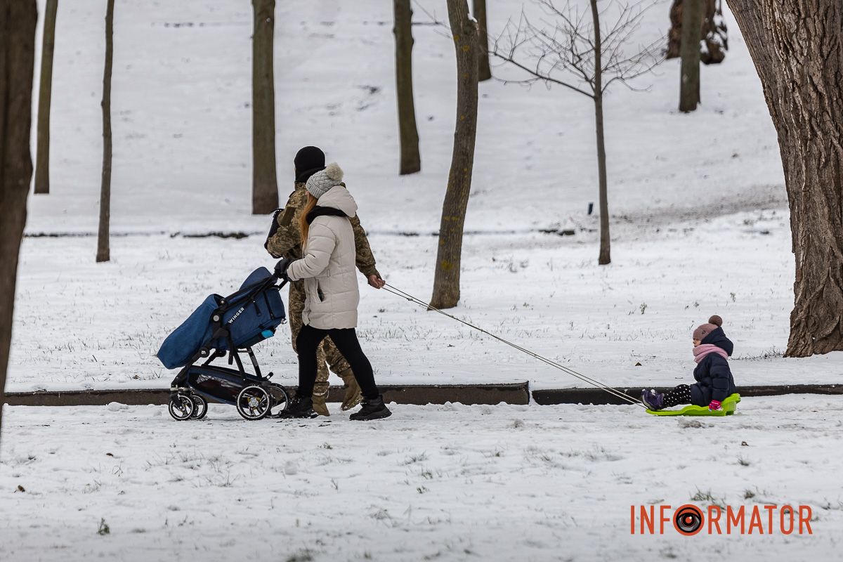 Як виглядає засніжений парк Глоби у Дніпрі 26