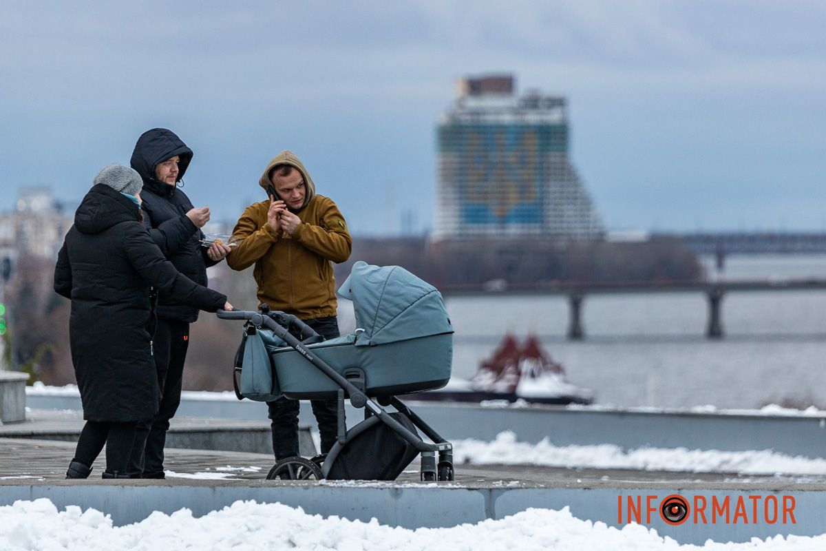 Танці, пісні та солодкі подарунки: різдвяна атмосфера у парку Шевченка в Дніпрі 2
