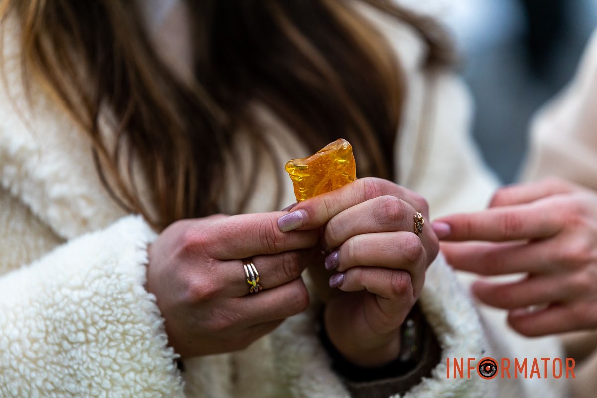 Танці, пісні та солодкі подарунки: різдвяна атмосфера у парку Шевченка в Дніпрі 6