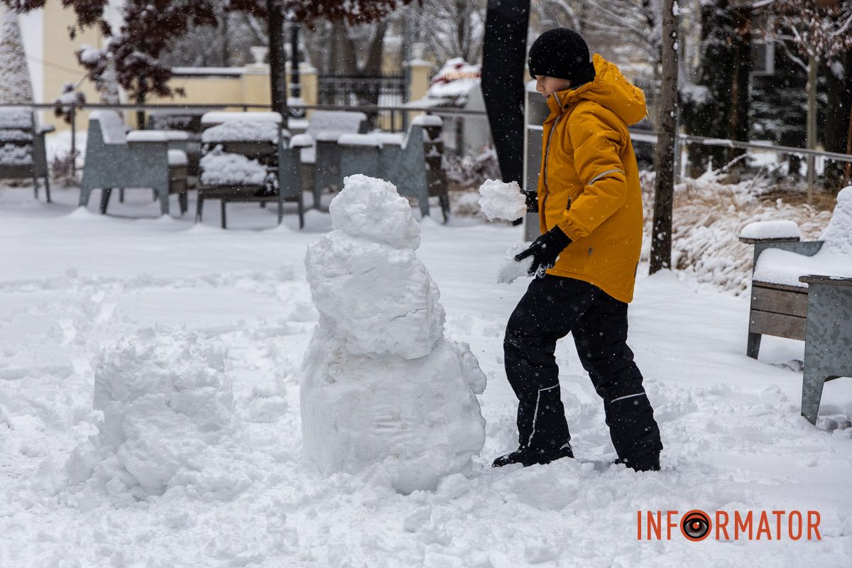 Місто як із листівки: у Дніпрі випав перший рясний сніг 54