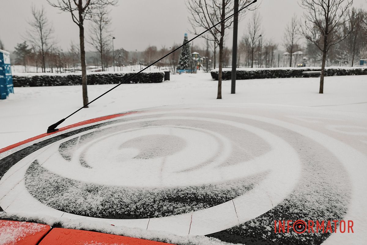 Місто як із листівки: у Дніпрі випав перший рясний сніг 1