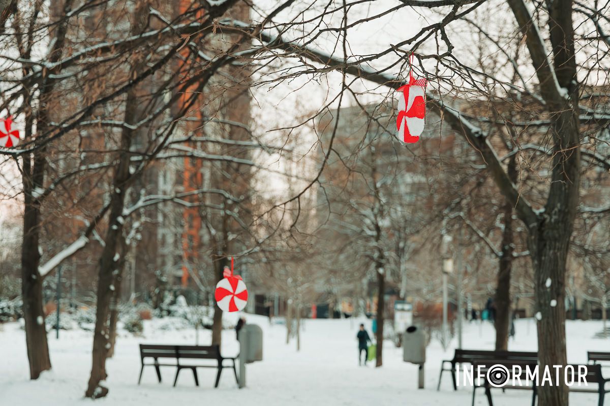 Святкові кольори та зимовий настрій: у Дніпрі відкрили нову фотозону 4