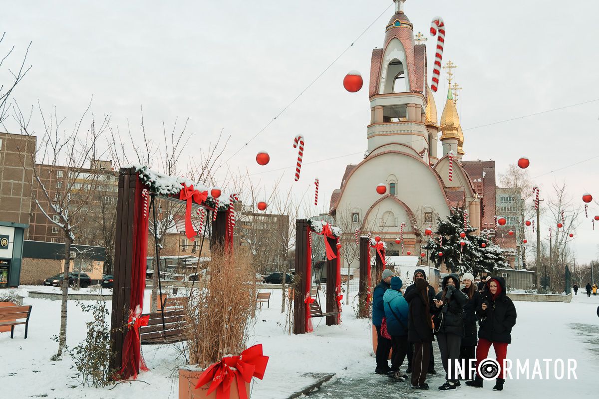 Святкові кольори та зимовий настрій: у Дніпрі відкрили нову фотозону 5